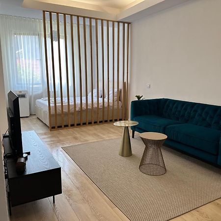 North Area Lake View Studio Bukares Bagian luar foto